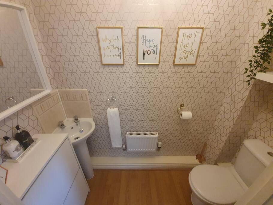 Holiday home Classy Family House-gym-free Parking-train Station *